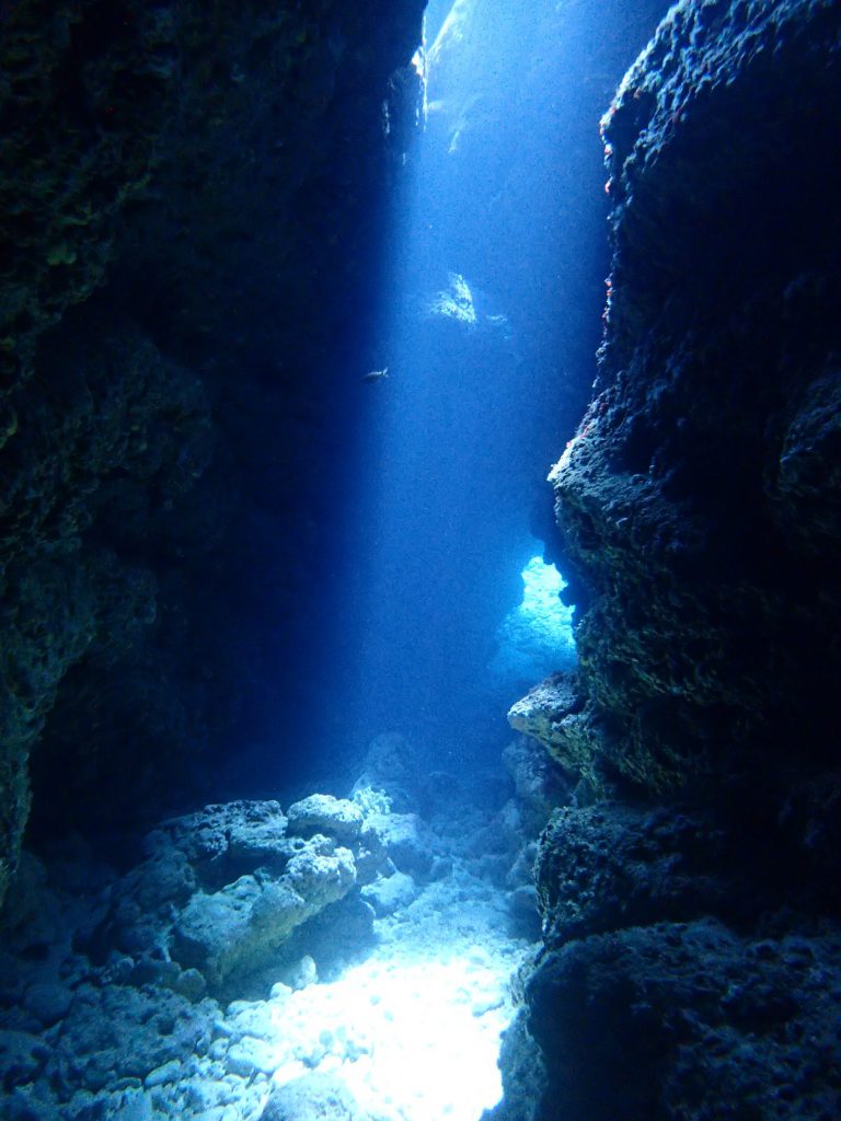 光の洞窟